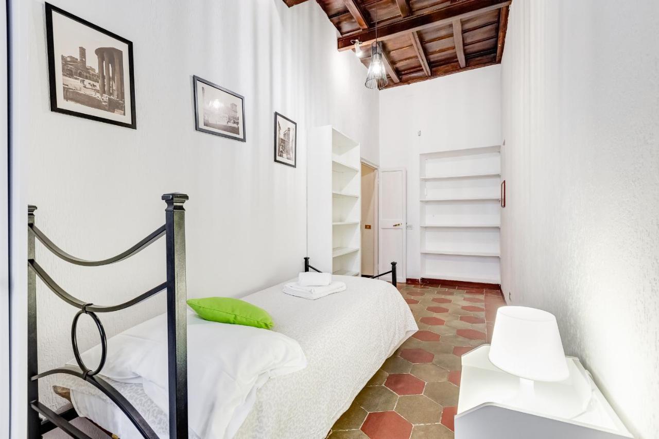 Spanish Steps Spacious Apartment Рим Екстер'єр фото