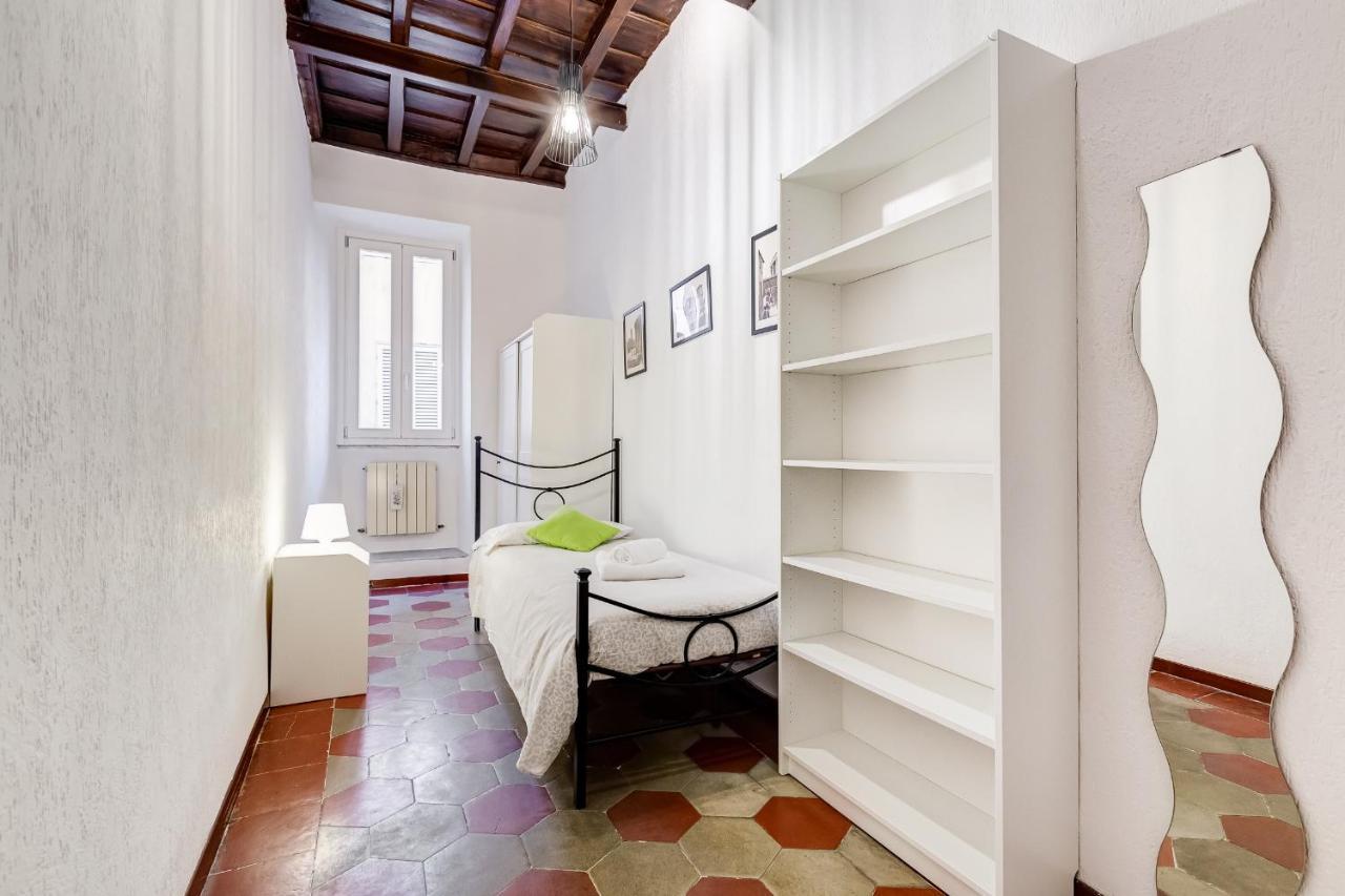 Spanish Steps Spacious Apartment Рим Екстер'єр фото